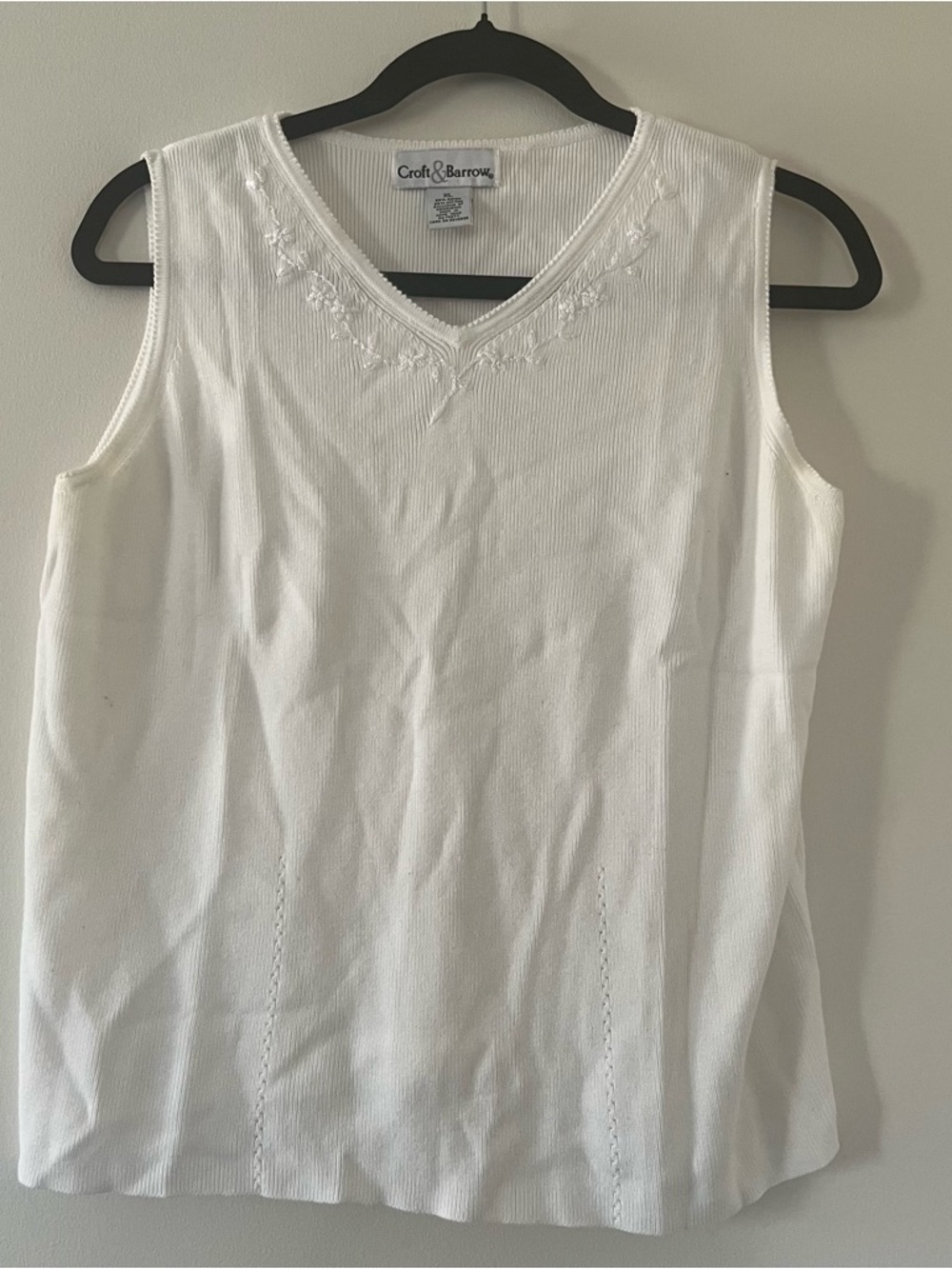 Vintage White Ribbed Cotton Tank Top XL
Floral Embroidered Minimalist Summer